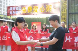 傳遞愛心，弘揚(yáng)美德 給孤寡老人和環(huán)衛(wèi)工人送愛心早餐志愿活動(dòng)----青峰創(chuàng)元集團(tuán)螢火蟲愛心活動(dòng)第165期